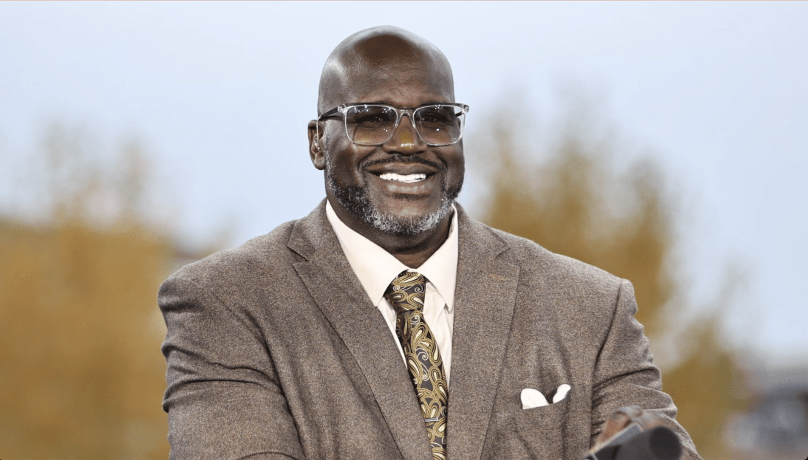 Shaquille O’Neal Steps into the Superman Spotlight, Embracing His Kryptonite Along the Way